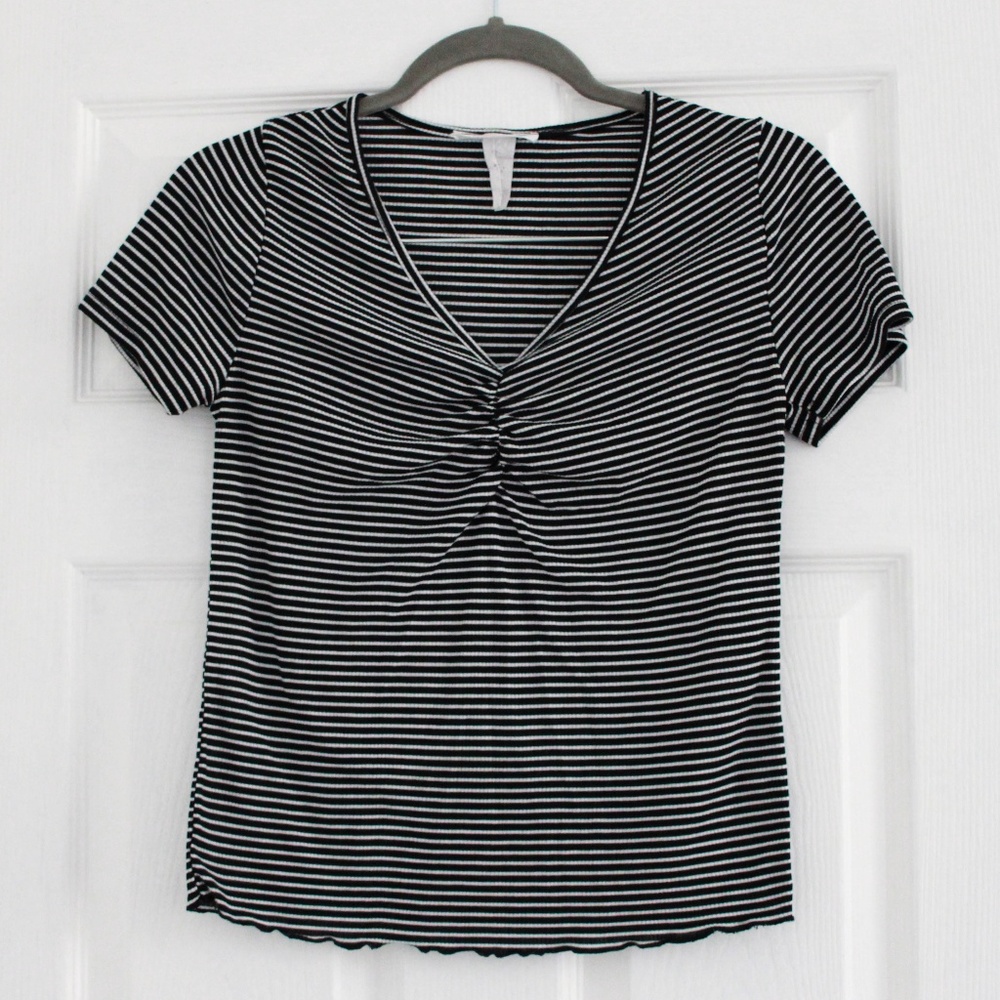 BLACK & WHITE TEE